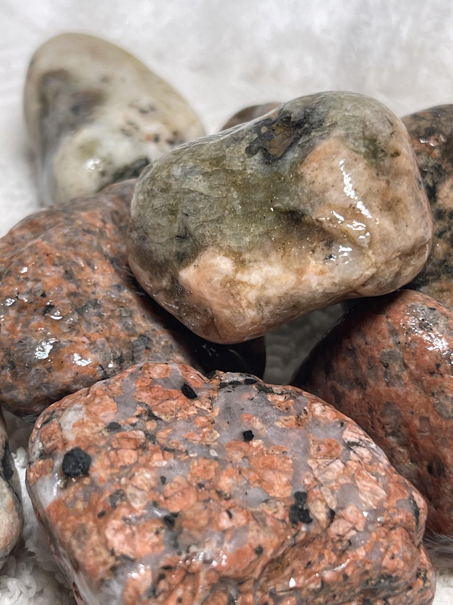 Pierres très petites naturelles pour aquarium, décoration ou vivarium