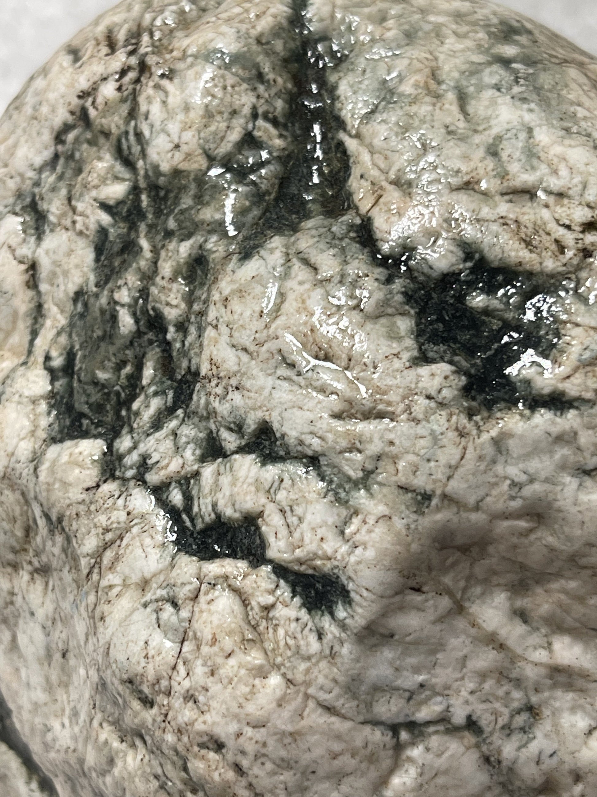 Pierre naturelle polie – blanc et vert