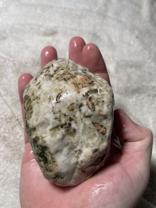 Pierre naturelle polie – blanc, orange et vert